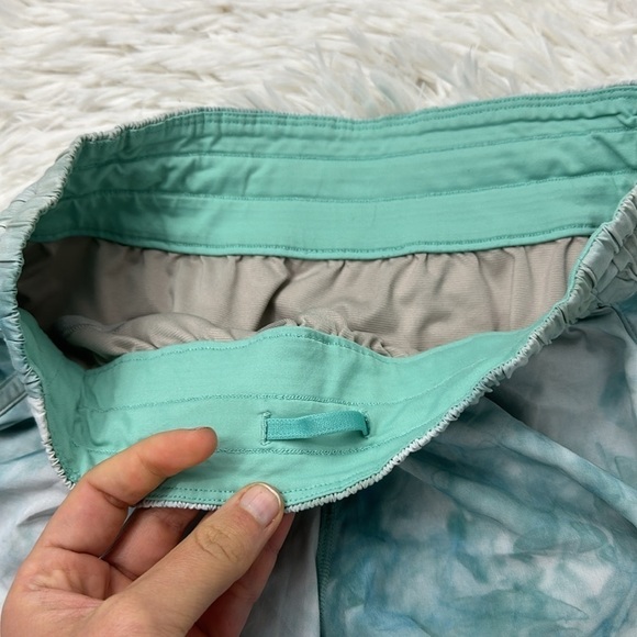 Lululemon Tracker Short V *4" Diamond Dye White Washed Marsh - Picture 2 of 5